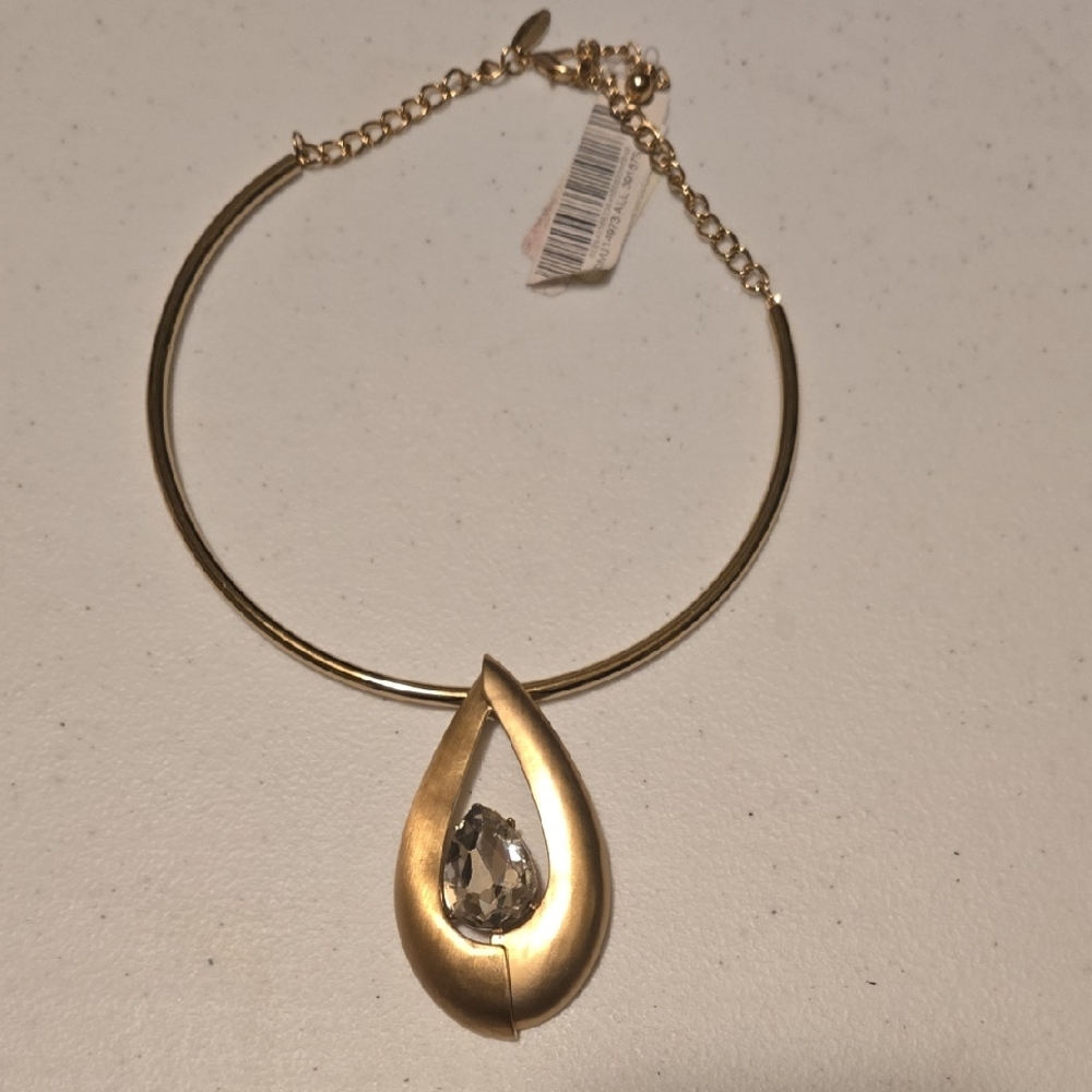 Elegant Gold Teardrop Necklace